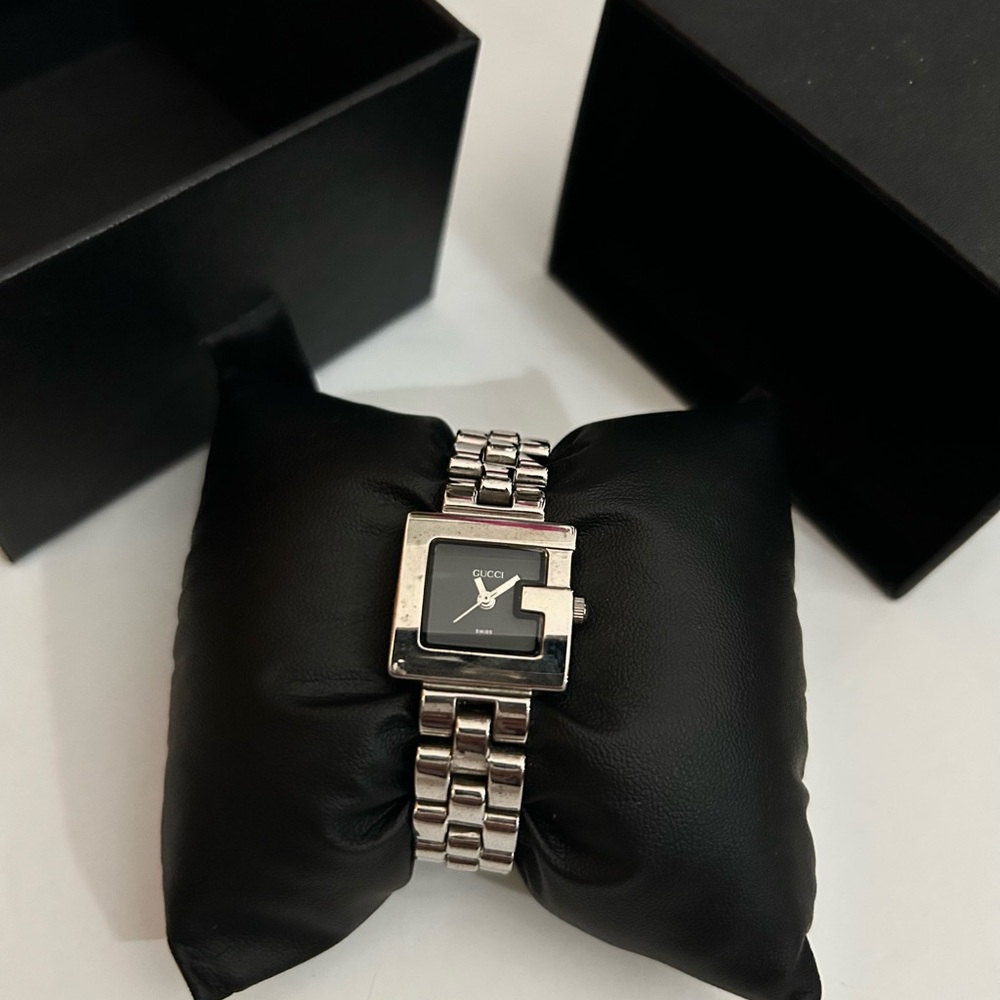 Gucci Watch for women square silver